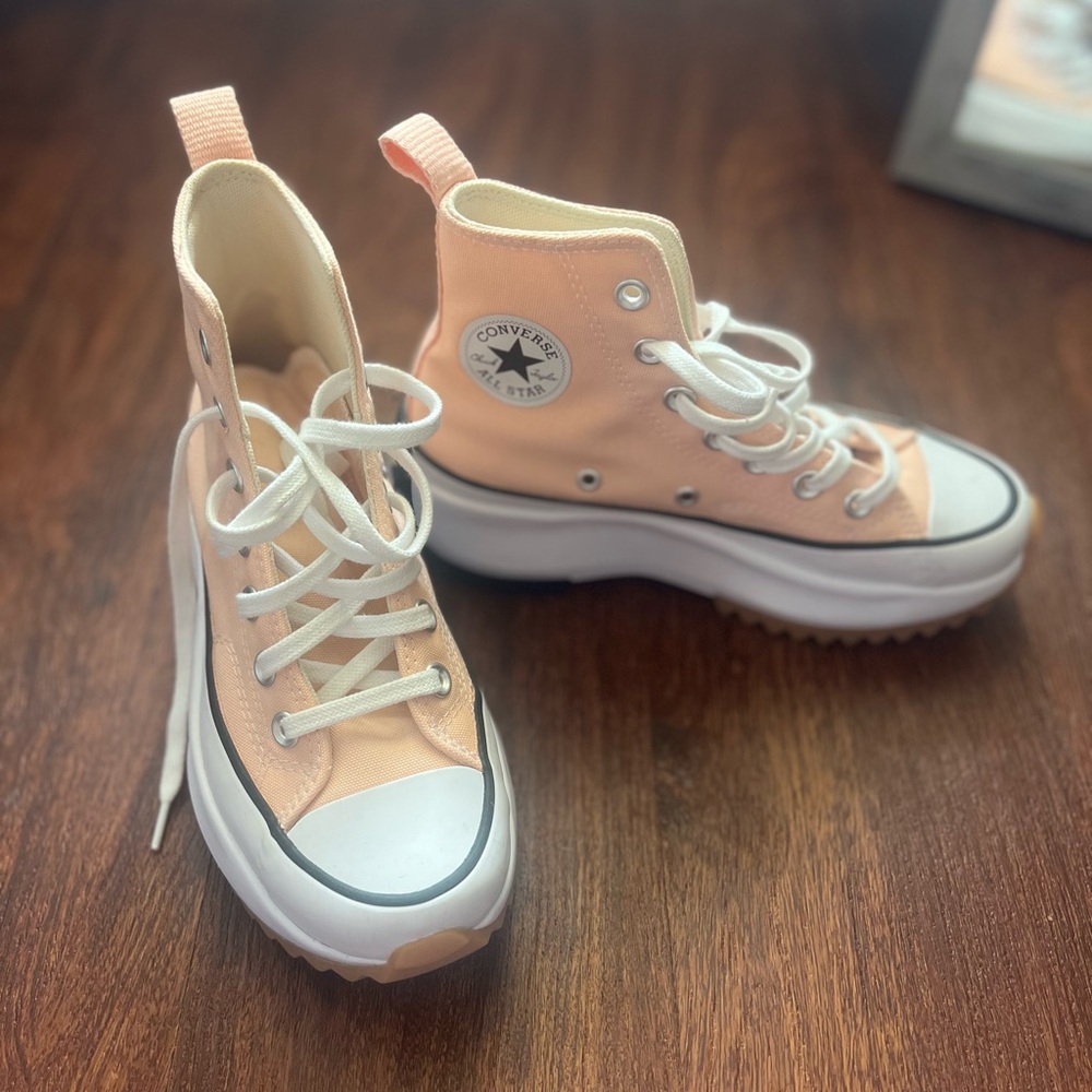 Brand New Converse Run Star Hike in light coral